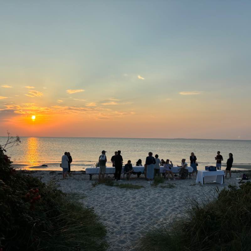 Strandmiddag med solnedgang