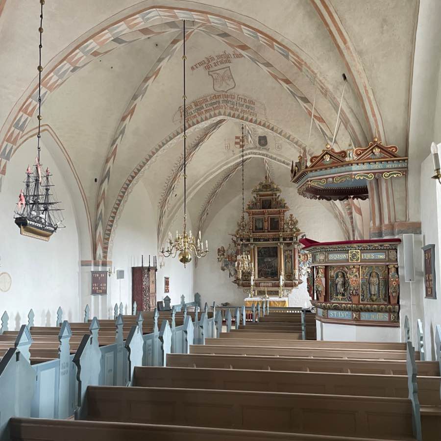 Indenfor i Nordby kirke